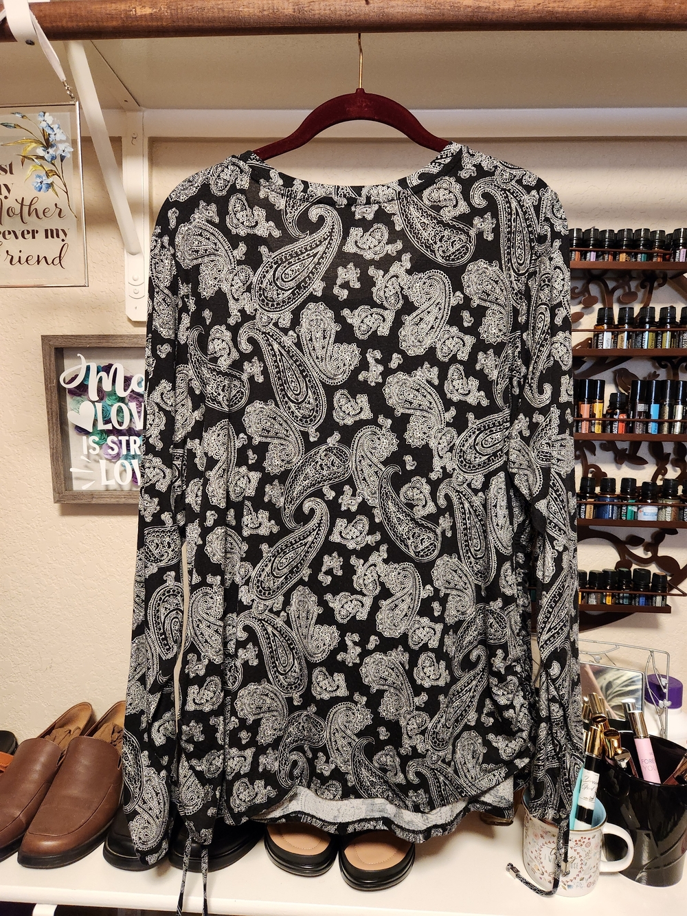 Michael Kors Black & White Paisley Long Sleeve Scoop Neck Top - Picture 2 of 2